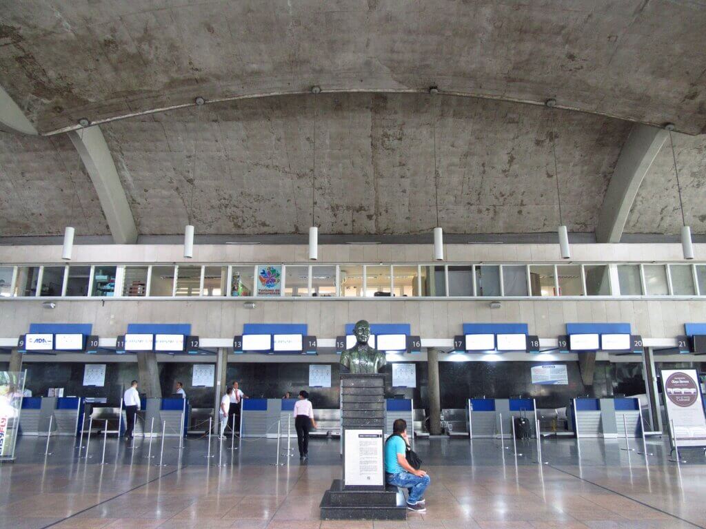 China invierte $200 millones para modernizar seis aeropuertos en Colombia