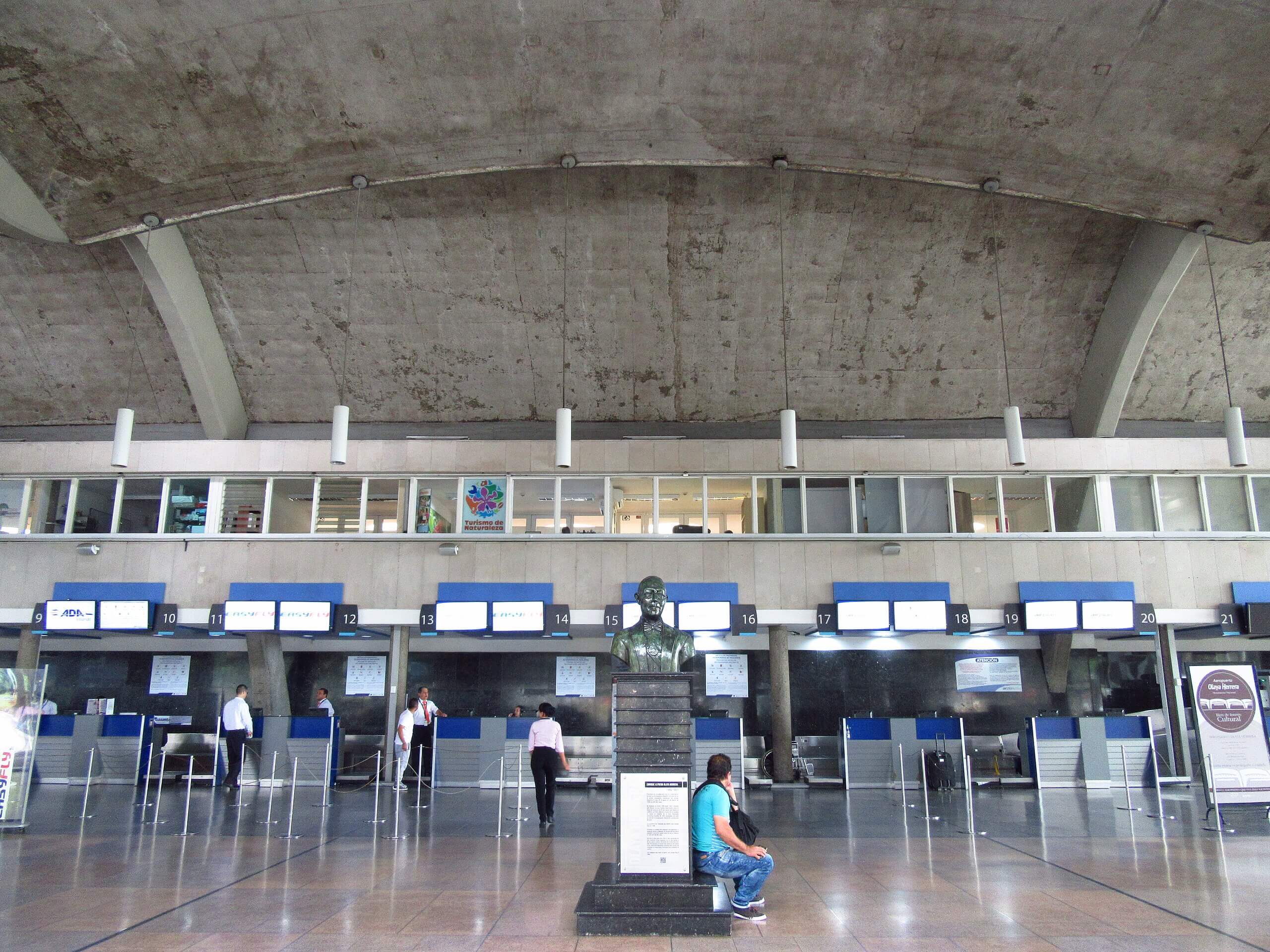 China invierte $200 millones para modernizar seis aeropuertos en Colombia