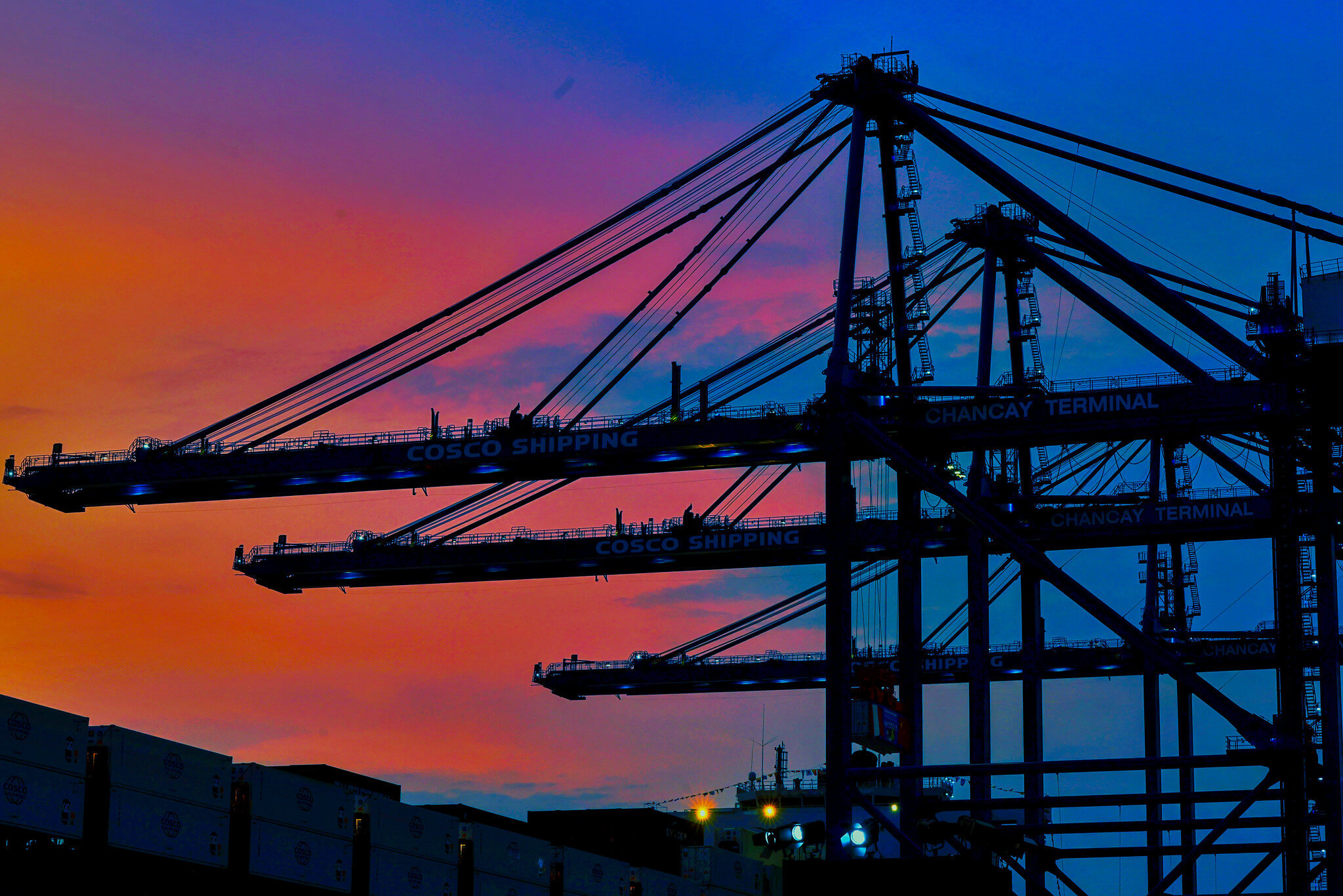 China haría nuevas inversiones en Chancay si se aprueba el ZEEP