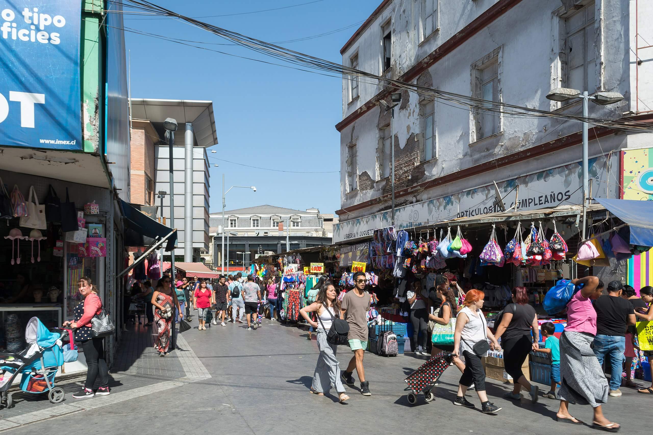 Expansión de malls chinos en Chile preocupa a comerciantes