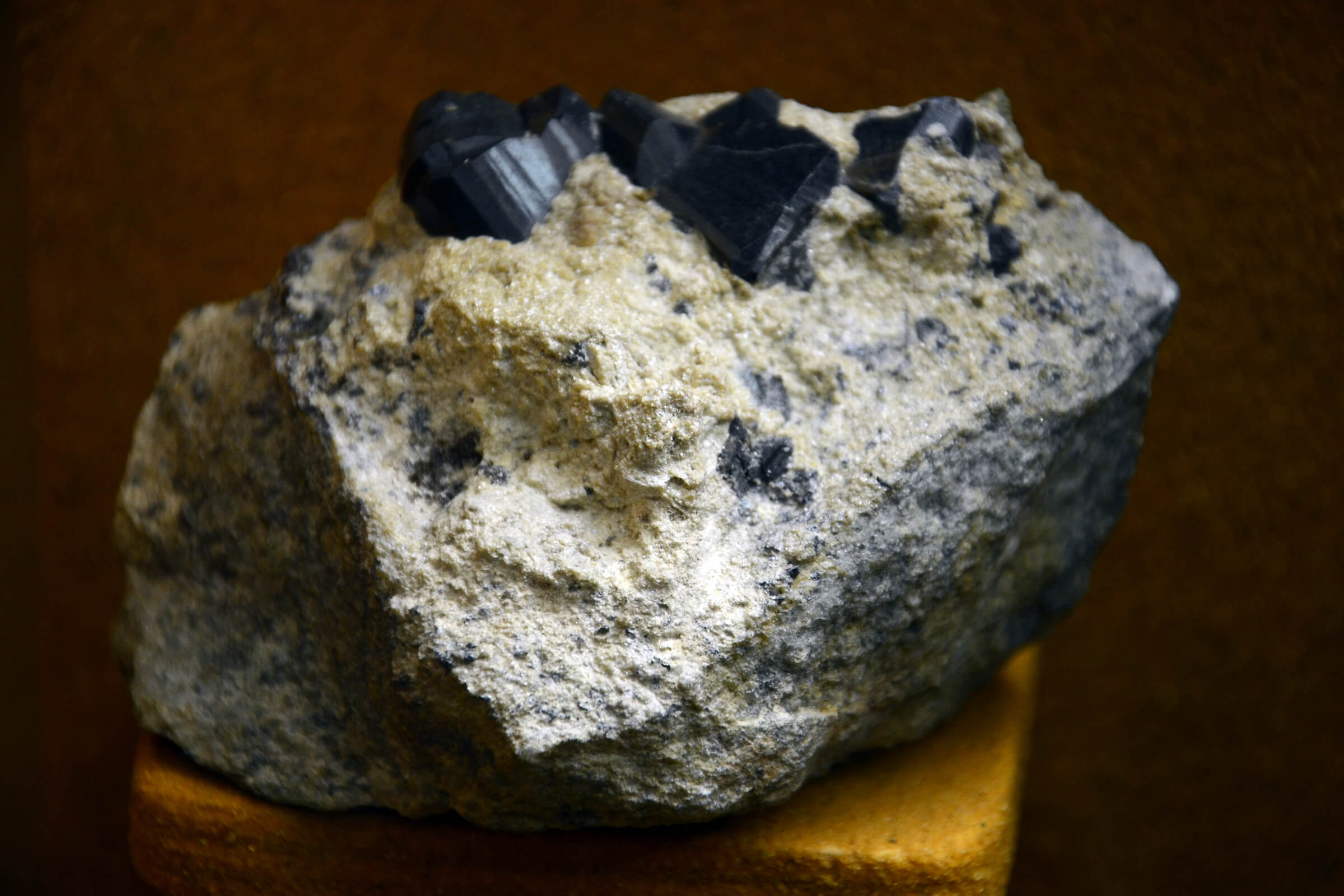 Autoridades colombianas frustran envío ilegal de minerales que se dirigían a China