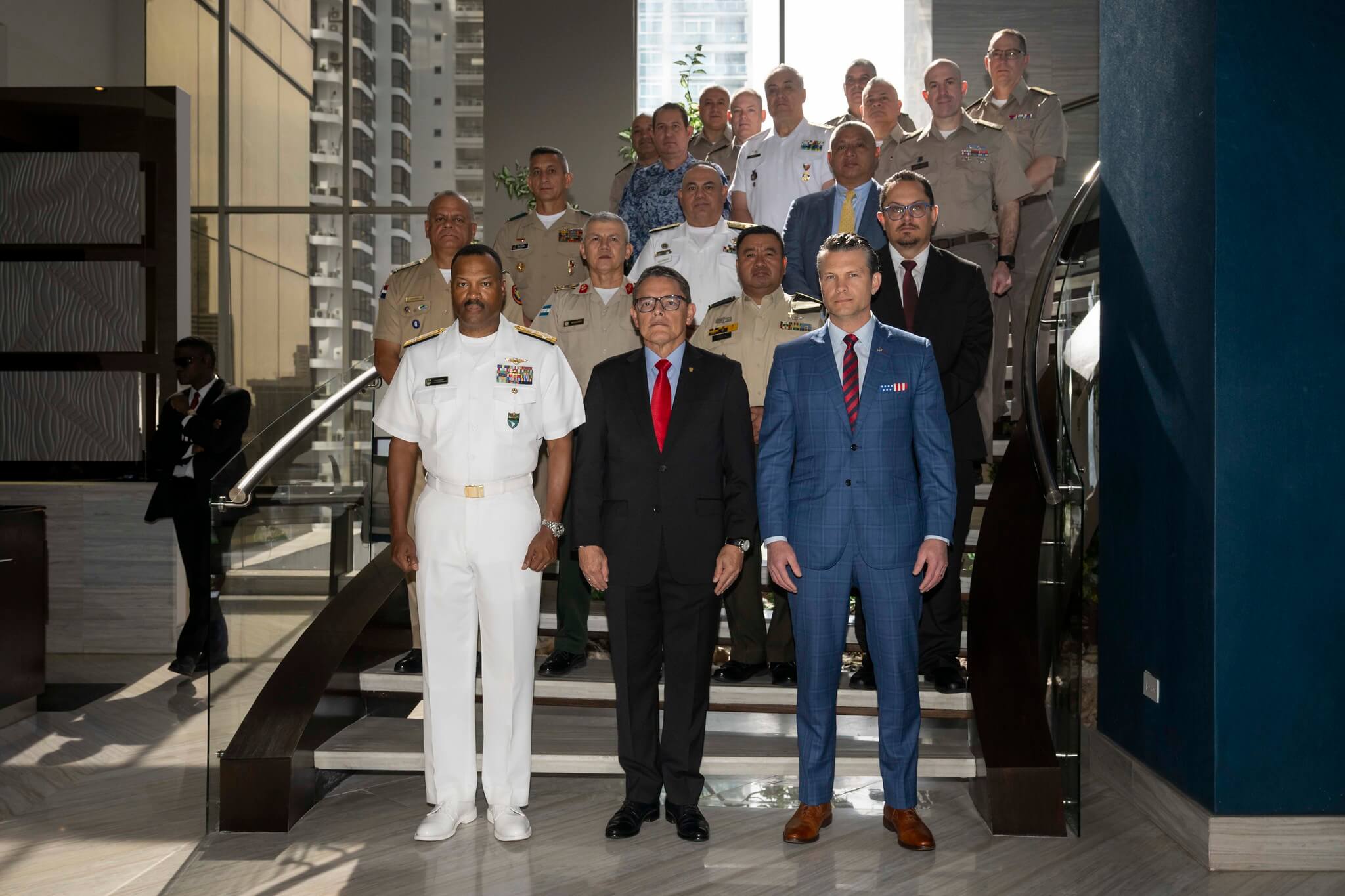 Secretario de Defensa de EE. UU. anuncia medidas para frenar influencia china en el Canal de Panamá