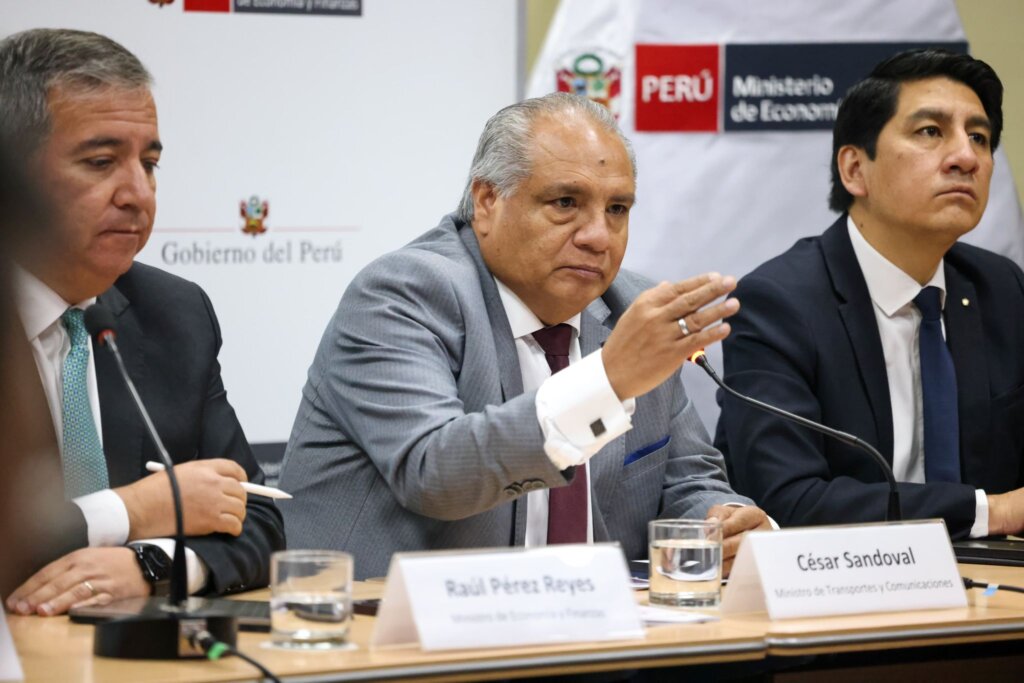 Perú y China abordan la posible construcción de un tren bioceánico