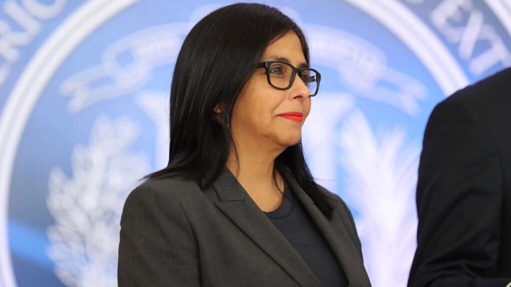 Vicepresidenta de Venezuela insta al gobierno chino a aumentar sus importaciones de petróleo venezolano