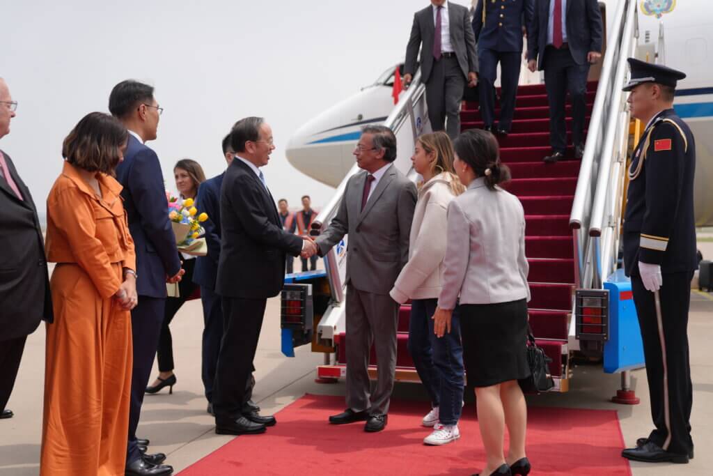 Delegación ministerial de Colombia, encabezada por el presidente Gustavo Petro, inicia comisión diplomática en China