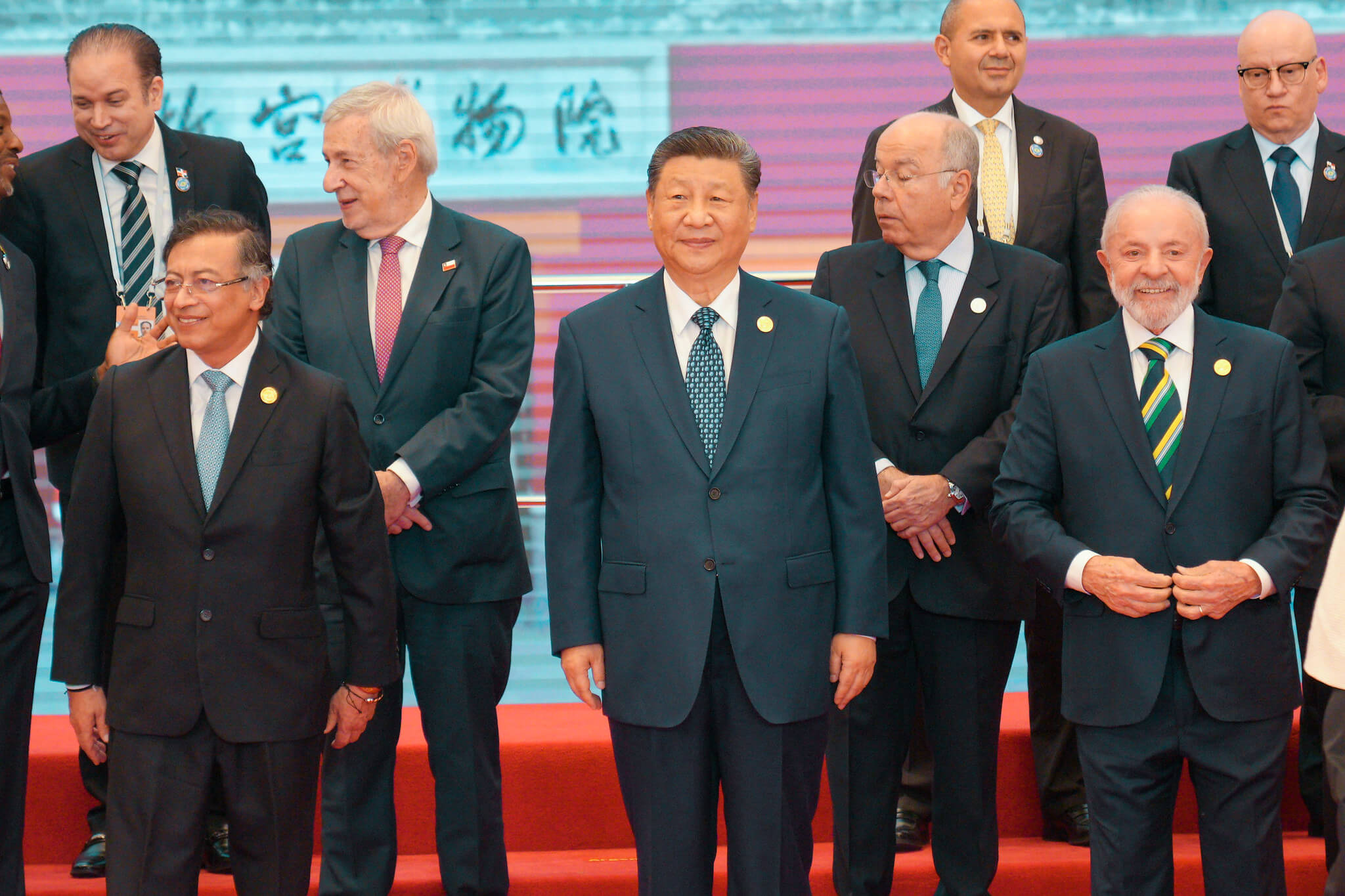 China anuncia nuevas iniciativas de cooperación con América Latina y el Caribe