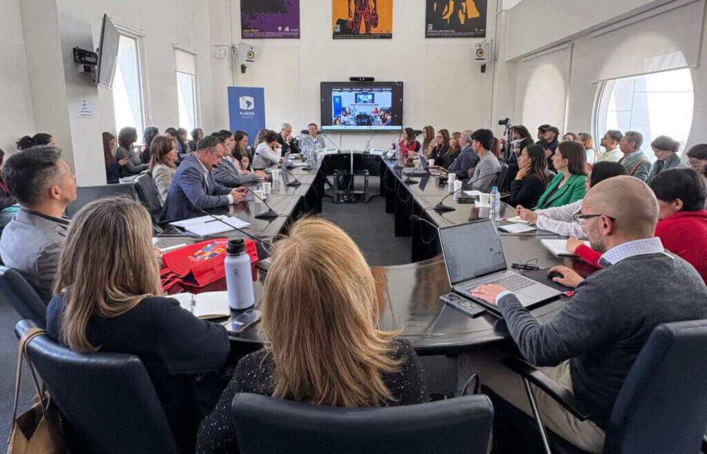 Panel 2 Economía Comercio e Inversión