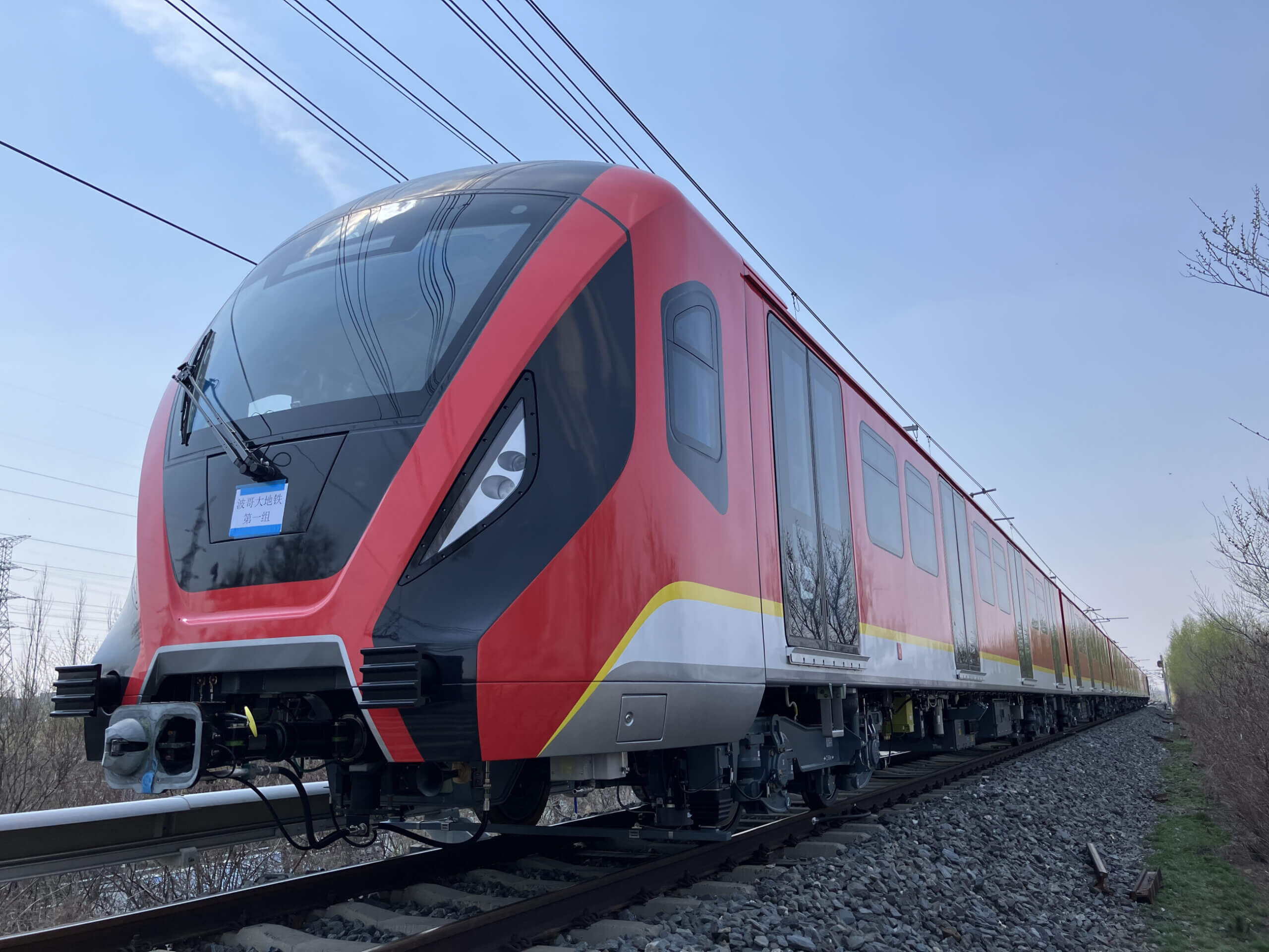 Avanza el metro de Bogotá: CRRC entrega los dos primeros trenes