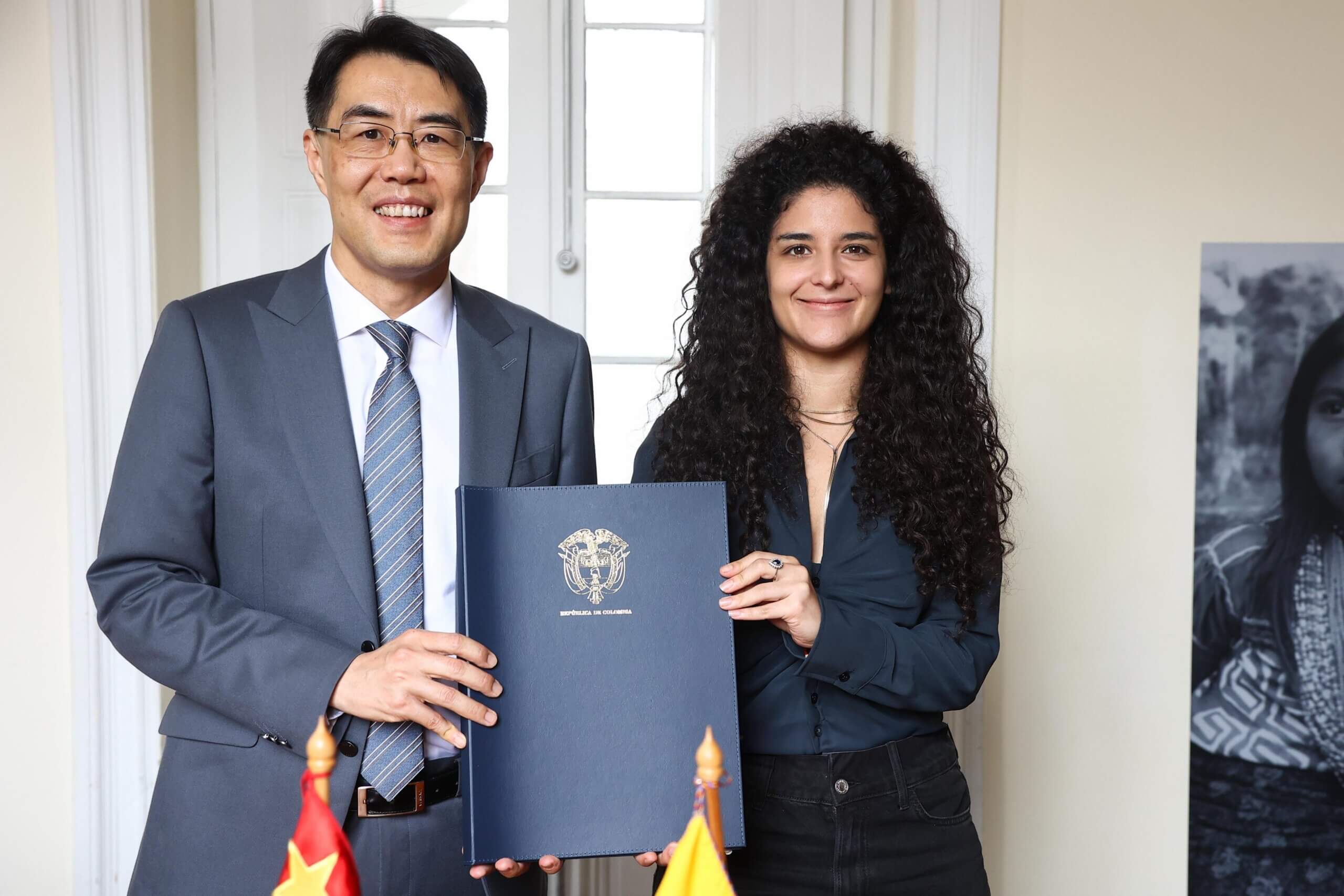 Colombia firma memorando de entendimiento con China Media Group (CMG)