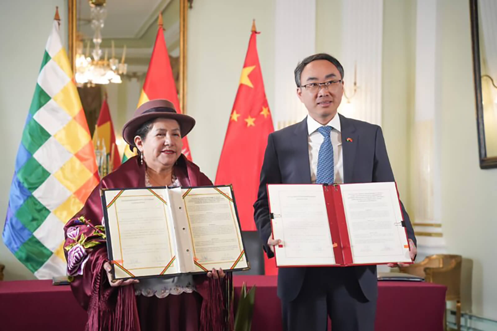 Bolivia y China firman convenios de cooperación