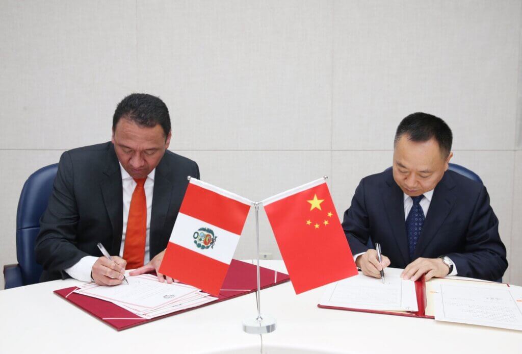 Perú y China firman acuerdo de cooperación bilateral para el campo de los recursos hídricos
