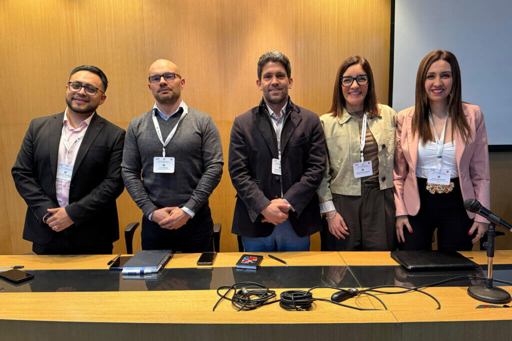 Panelistas mesa redonda «China y América Latina en un mundo en transformación: vínculos, desafíos y competencia estratégica» Panelistas mesa redonda «China y América Latina en un mundo en transformación: vínculos, desafíos y competencia estratégica»