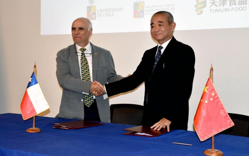 Universidad de Chile y China establecen alianza agrícola para crear granja demostrativa en Maipú