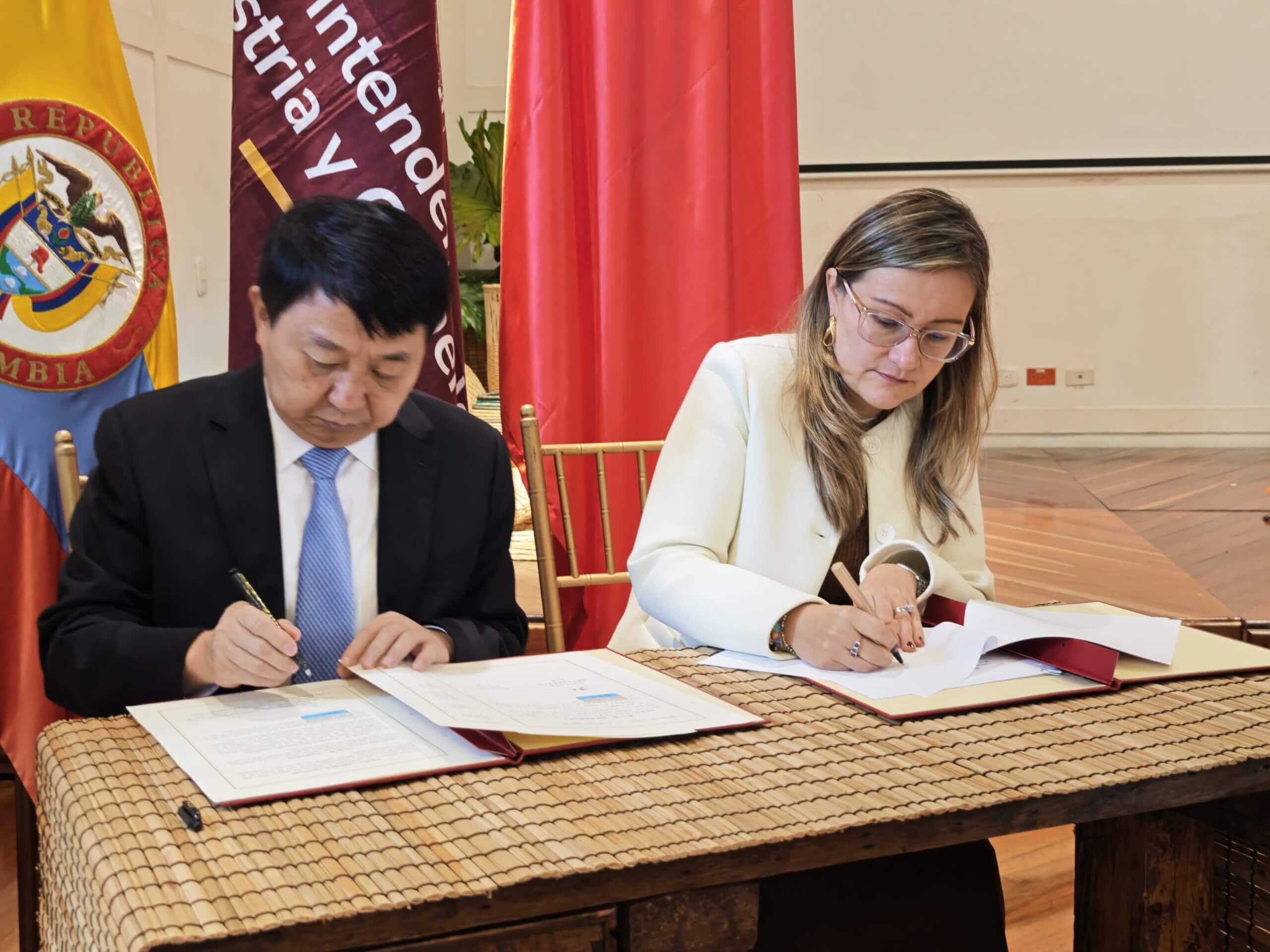 Colombia firma nuevo memorando con China para avanzar en la Ruta de la Seda