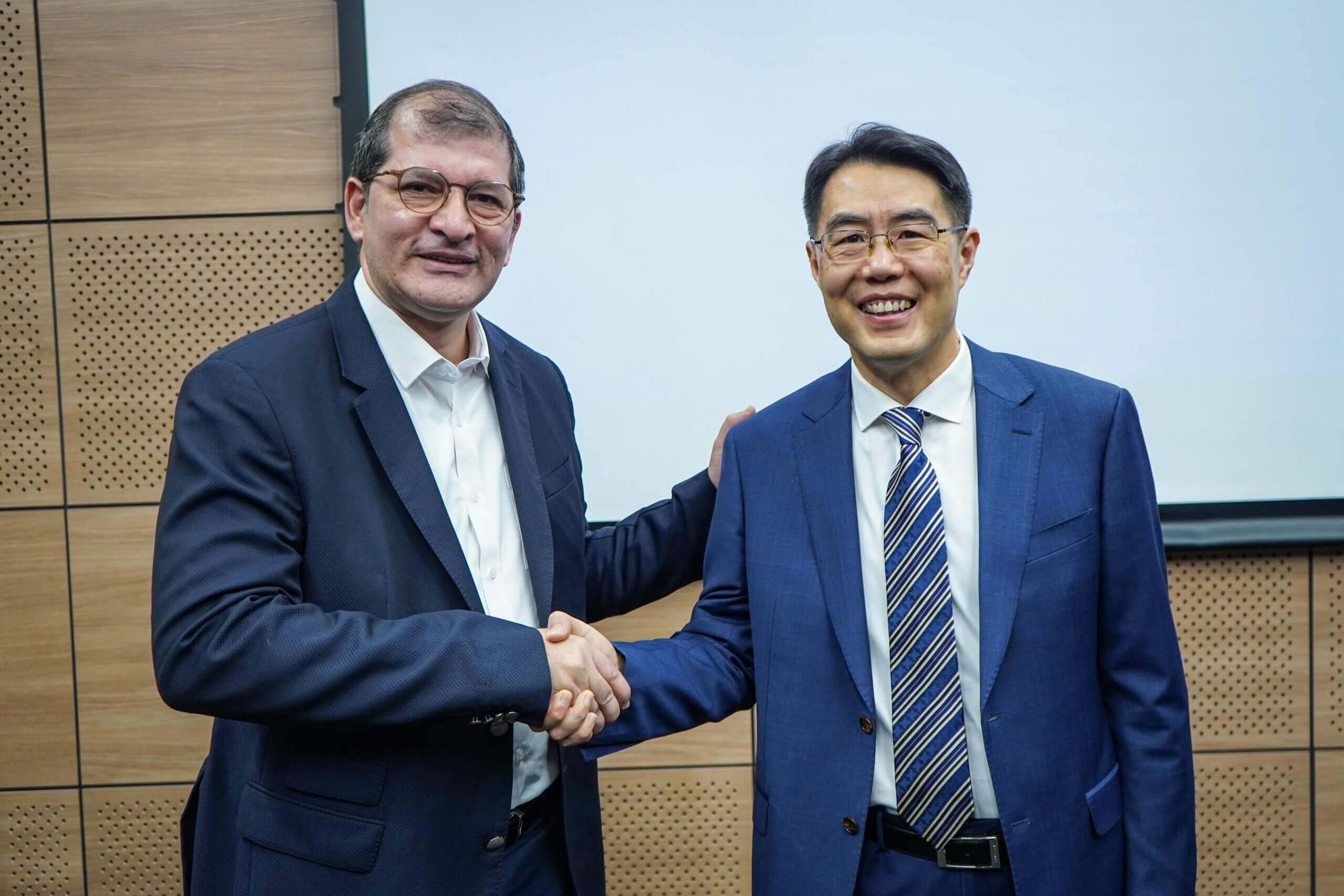 China conformará grupo de expertos para asesorar a Colombia en proyectos férreos